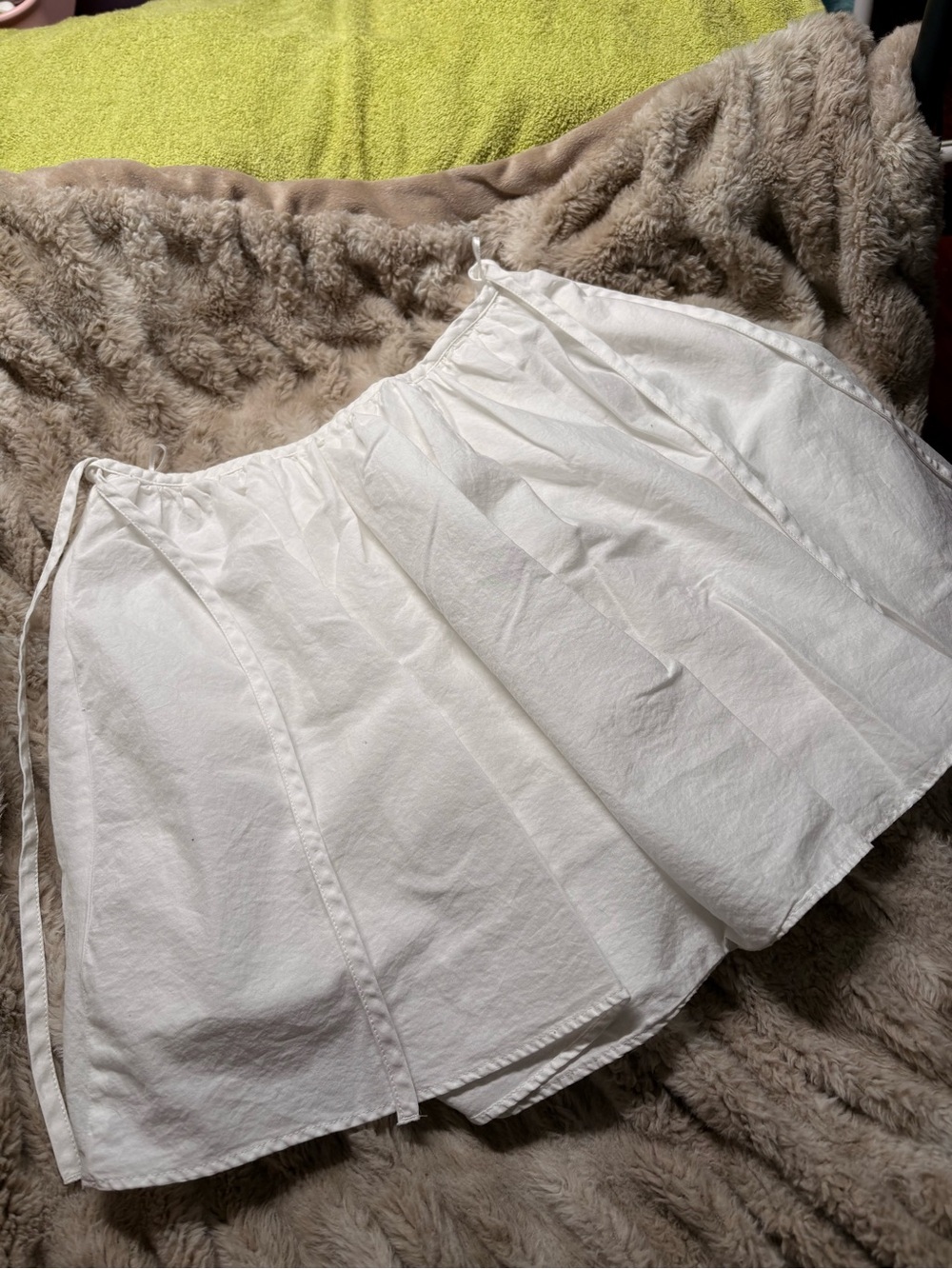 H&M White Mini Skirt